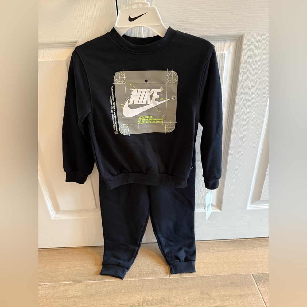 NWT Nike Boys 2 Piece Set Size 6
